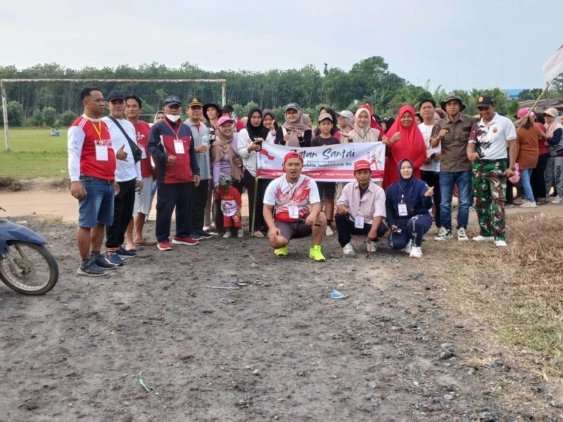 Semangat HUT RI Ke-80, Ratusan Warga Marteng Jalan Santai, Turut Hadir Papa Kenzi dan Aguan. - TajamNews