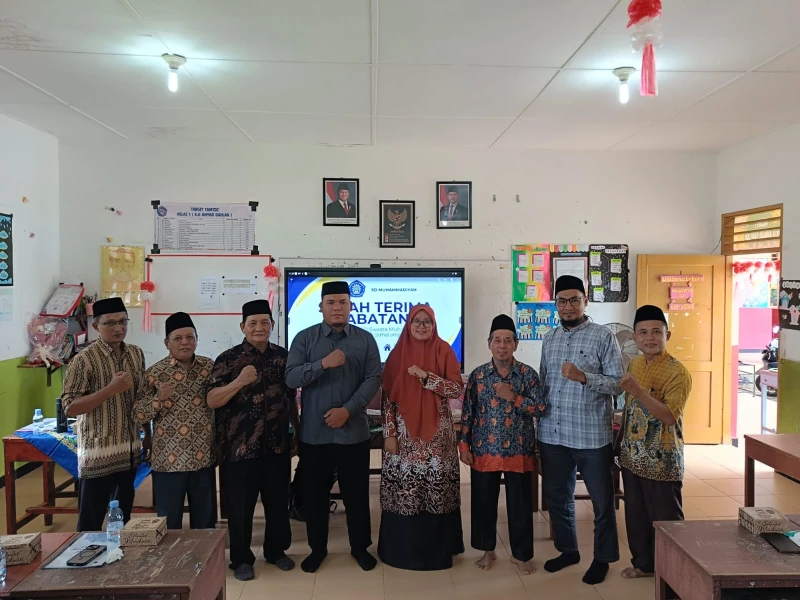 Majelis Dikdasmen Gelar Pelantikan dan Serah Terima, Kepsek SD Muhasaba dengan Khidmat dan Penuh Haru. - Berbagikabar.com
