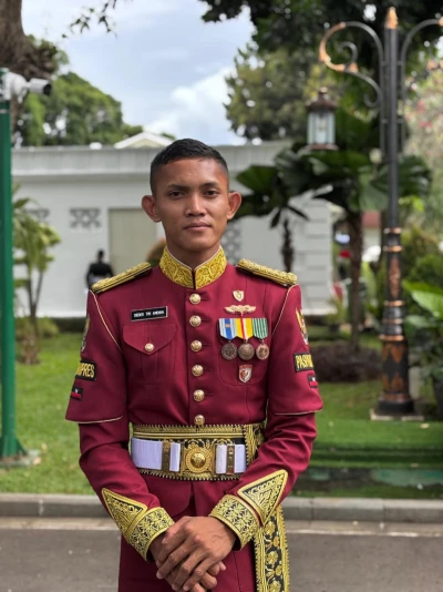 Gagah! Dedek Triandika Alumni SMA Muhammadiyah-7 Serbalawan Paspampres di Istana Negara. - Berbagikabar.com